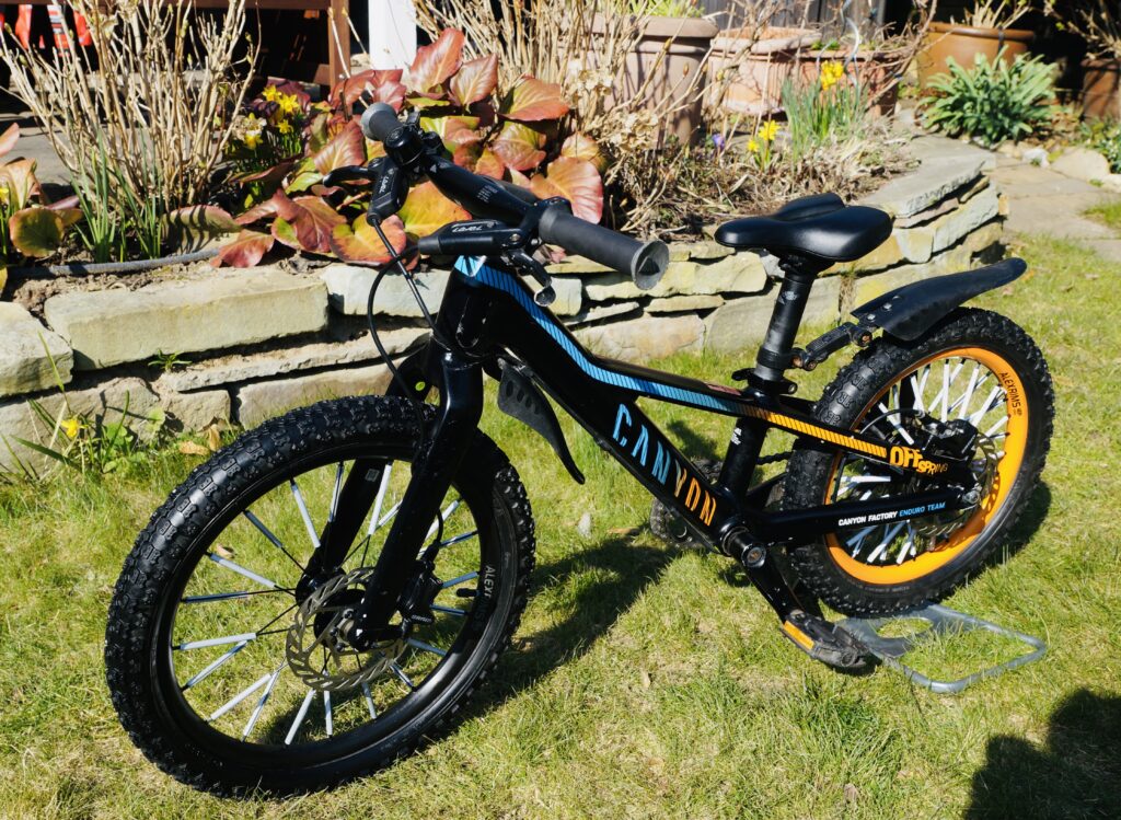 Foto eines gebrauchten Canyon Offspring AL 16 Young Hero Mountainbikes